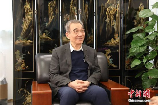  林毅夫接受中新社记者专访。曹旭帆 摄
