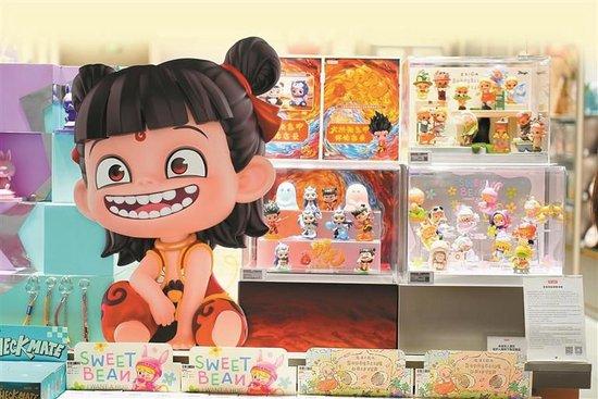 深业上城商铺内,《哪吒2》IP授权产品摆放在醒目位置。