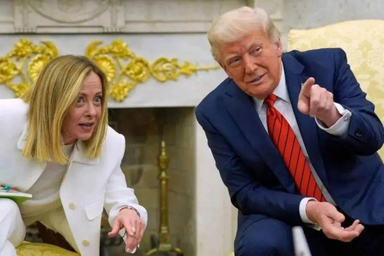当地时间4月17日，特朗普在白宫会见梅洛尼（左）