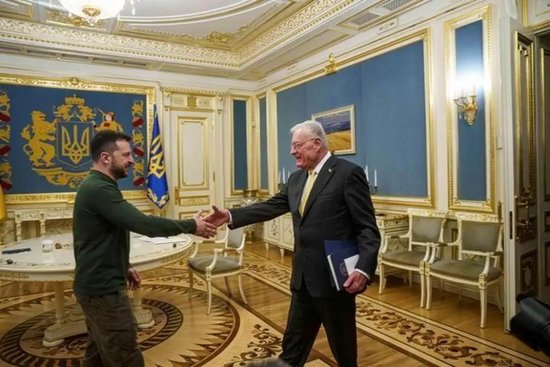 今年2月，基思·凯洛格访问乌克兰，会晤乌克兰总统泽连斯基图：央视新闻