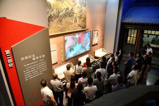 2025年5月19日，游客在阳泉市百团大战纪念馆内参观。
