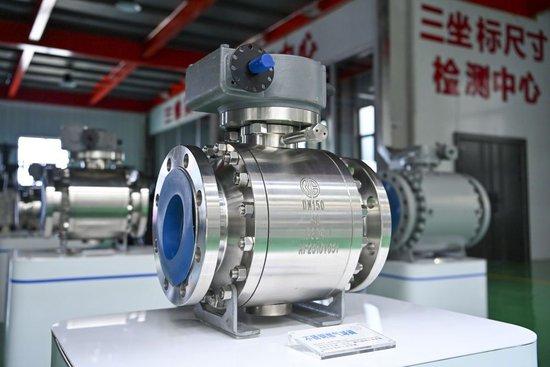 这是7月7日在阳泉阀门股份有限公司装配成品车间拍摄的不锈钢燃气球阀。
