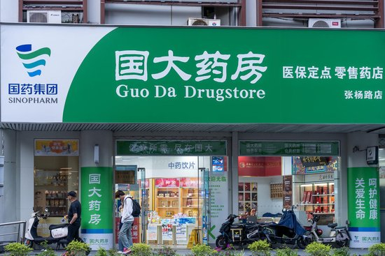 上海药店行业动态:应对疫情与市场的双面挑战