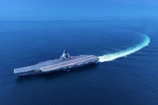 2024年5月7日,我国第一艘国产电磁弹射航空母舰福建舰在首航试验中(无人机照片)。新华社发(丁子羽 摄)