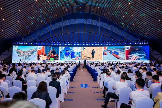 2025年6月10日,中国网络文明大会《走好网上群众路线百个成绩突出账号推选活动成果》发布现场。