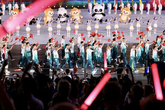 2025年8月7日,成都世运会开幕式上,中国代表团在欢呼声中入场。