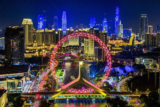 这是2025年8月25日晚拍摄的天津海河夜景（无人机照片）。新华社发（杜鹏辉 摄）