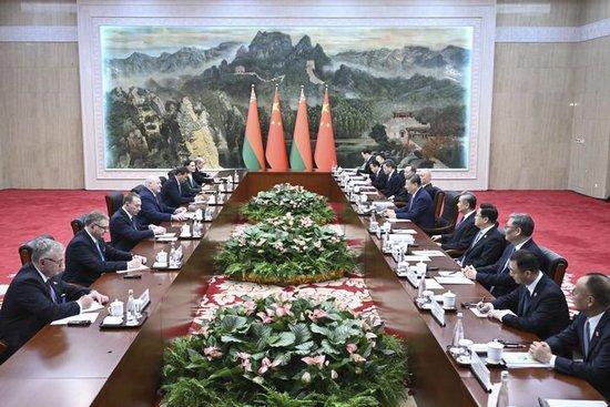 8月31日上午,国家主席习近平在天津迎宾馆会见来华出席2025年上海合作组织峰会和纪念中国人民抗日战争暨世界反法西斯战争胜利80周年活动的白俄罗斯总统卢卡申科。新华社记者 燕雁 摄
