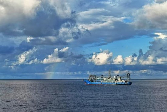 中国海警舰艇编队在海南三沙黄岩岛海域开展维权执法活动 IC Photo