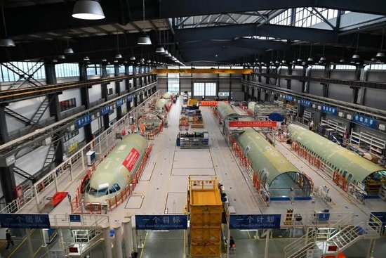 7月15日，空中客车与中航西飞旗下西飞国际航空制造（天津）有限公司正式合作启动A321机身系统装配工作。新华社发