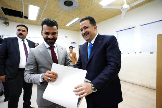 △2025年11月11日，伊拉克總理蘇達(dá)尼在巴格達(dá)參與新一屆國民議會選舉投票。選舉寫穩(wěn)