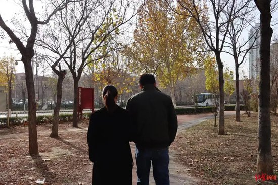 ▲崔丽丽和老魏