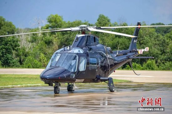 资料图：2021年8月18日，海南自贸港首架“零关税”进口飞机抵达金林海口甲子机场，并完成安装调试、交付运营，标志着海南自贸港“零关税”进口交通工具及游艇商品实现海陆空全覆盖。记者 骆云飞 摄