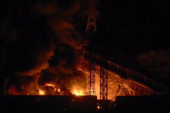 ▲当地时间2026年1月3日，委内瑞拉加拉加斯，委内瑞拉最大军事综合体蒂乌纳堡发生火灾 图据视觉中国