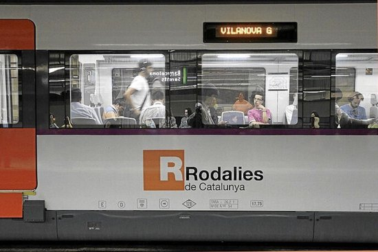 西班牙又一列车脱轨 至少4人重伤