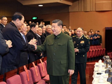 中央军委举行慰问驻京部队老干部迎新春文艺演出  习近平向全军老同志祝贺新春