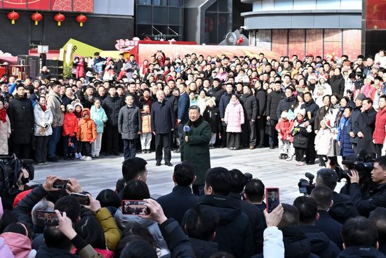 2026年2月，习近平总书记在北京东城区隆福寺街区考察。新华社记者殷博古摄