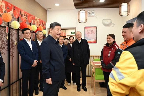 2月10日，习近平总书记在北京市西城区新街口街道父母食堂考察。新华社记者 谢环驰 摄
