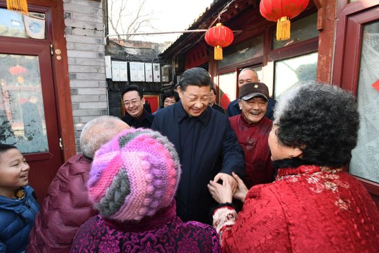 2019年2月1日，习近平总书记来到北京前门东区草厂四条胡同看望慰问群众。新华社记者 谢环驰 摄