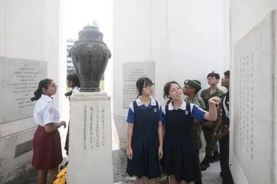 2月15日，新加坡170名中小学生出席第59届悼念日本占领时期死难民众祭礼暨全面防卫日纪念活动