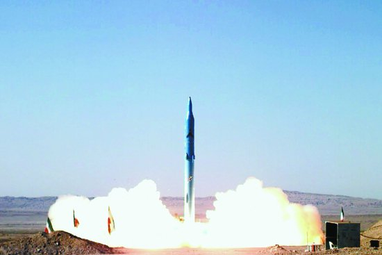 伊朗“泥石-2”导弹发射的画面。