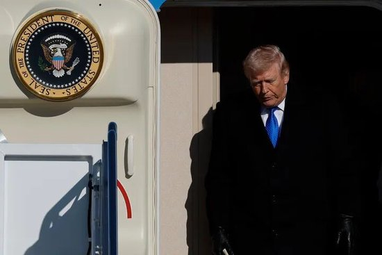 特朗普23日抵达美国 　　马里兰州安德鲁斯联合基地。美联社照片