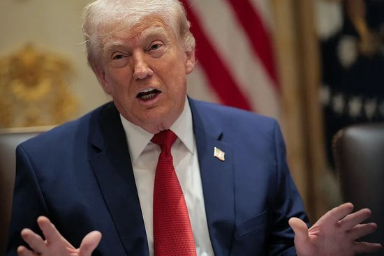 当地时间2026年3月26日，特朗普在白宫主持内阁会议。图/视觉中国