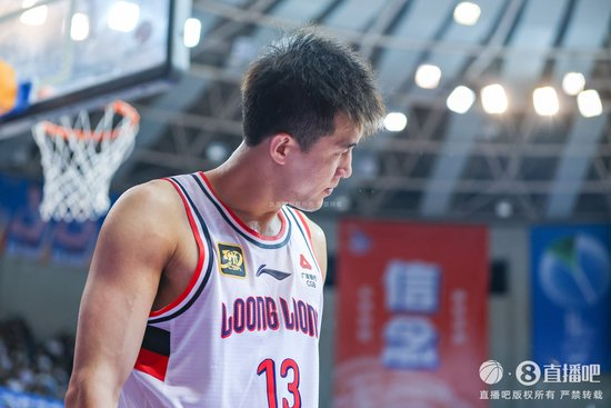 直播吧:郭艾伦及家人遭熟人诈骗千万 已报案