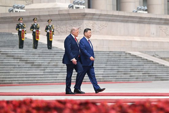 5月14日上午，国家主席习近平在北京人民大会堂同来华进行国事访问的美国总统特朗普举行会谈。会谈前，习近平在人民大会堂东门外广场为特朗普举行欢迎仪式。新华社记者 李响 摄