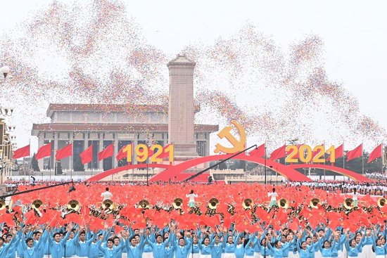 2021年7月1日上午，庆祝中国共产党成立100周年大会在北京天安门广场隆重举行。这是庆祝大会现场放飞气球。新华社记者 李尕 摄
