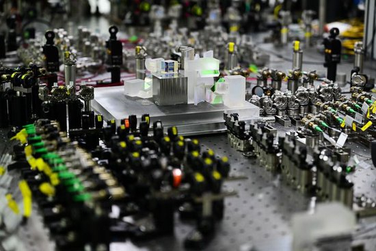 2026年4月10日拍摄的“九章四号”量子计算原型机局部。新华社记者 周牧 摄