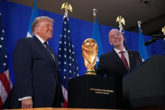 　　▲当地时间2026年7月17日，美国纽约，美国总统特朗普与国际足联主席因凡蒂诺在特朗普大厦出席国际足联招待会 图据视觉中国