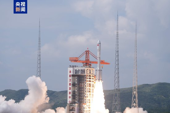 我国成功发射通信技术试验卫星二十七号A/B星