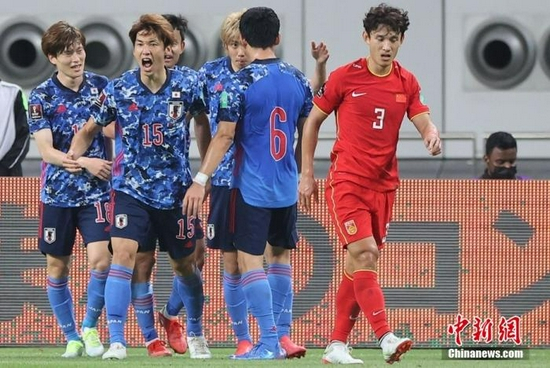 　　北京时间9月7日晚，卡塔尔哈里法国际体育场进行世预赛亚洲区12强赛，中国男足一球小负日本吃下第二场败仗。图片来源：视觉中国