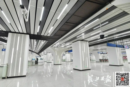 徐家棚站站厅。记者李永刚 摄