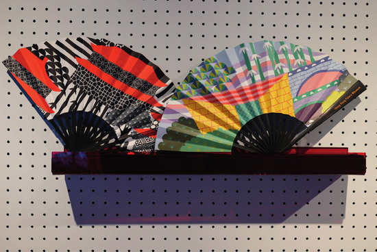  香港设计师设计的创意扇子