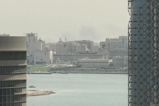 2月28日，卡塔尔首都多哈传出爆炸声，远处升起烟尘。新华社