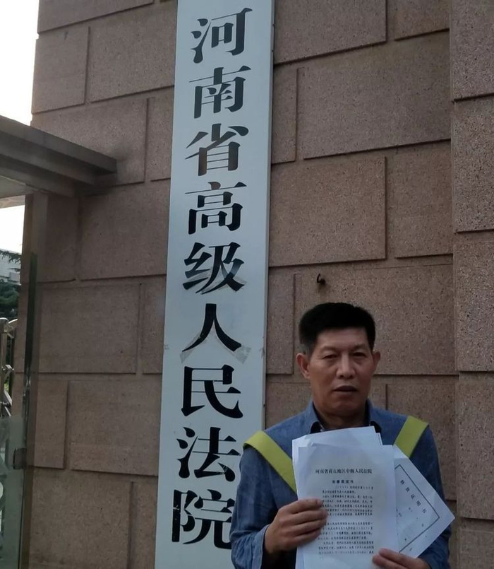 　　张玉玺如今的辩护律师徐昕教授认为，张玉玺案可能是共和国司法史上时间最长的“疑罪从挂”案件。而其辩护律师郑晓静、徐昕表示，将在29日的庭审中对张玉玺做无罪辩护，并主张夏邑县法院立即纠错，积极启动国家赔偿。