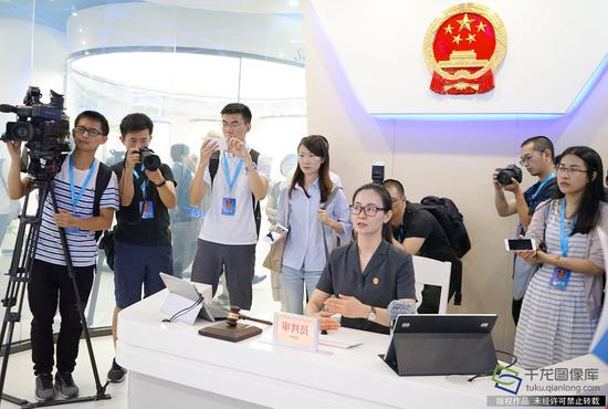 　　9月9日，北京互联网法院正式挂牌。图为网络法庭（图片来源：tuku.qianlong.com）。千龙网记者 查甜甜摄