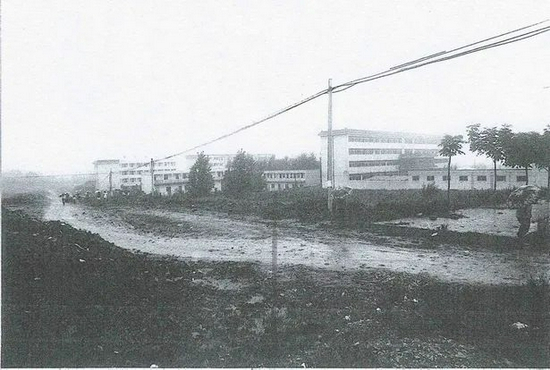 △案件现场某印刷厂远景&nbsp;2002年&nbsp;