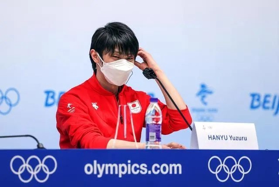  ·2月14日，羽生结弦在新闻发布会上。图片来源：新华社。