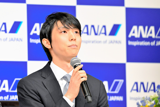  ·7月19日，羽生结弦在记者会上。图片来源：朝日新闻。