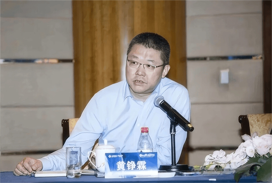 上海机场原总经理黄铮霖被查！上月刚因“个人原因”辞职，上任仅9个月，年薪超百万元