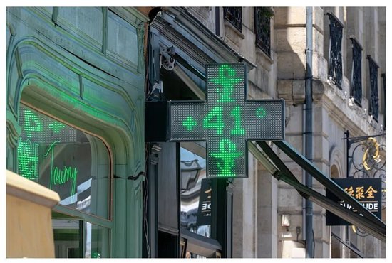 △今年6月，法国一家药店的告示牌显示气温为41℃。