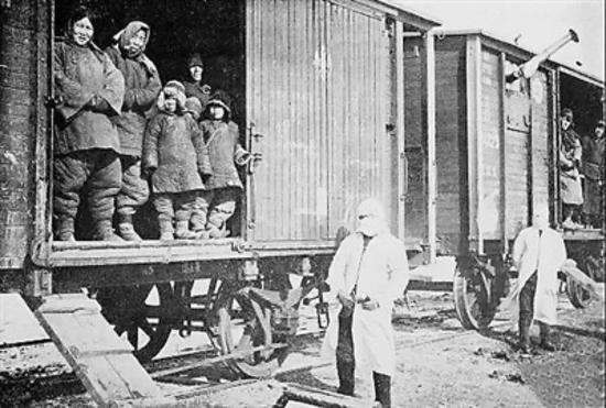 （图：用于隔离的火车车厢）