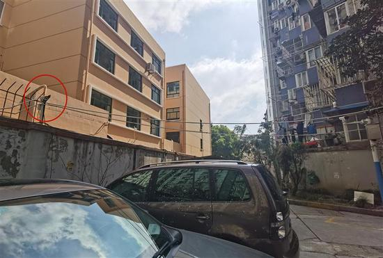 △距离事发地50米左右有摄像头。