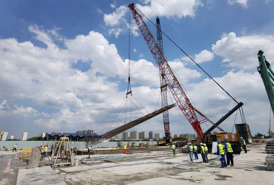 　21号线一期军民路站施工现场