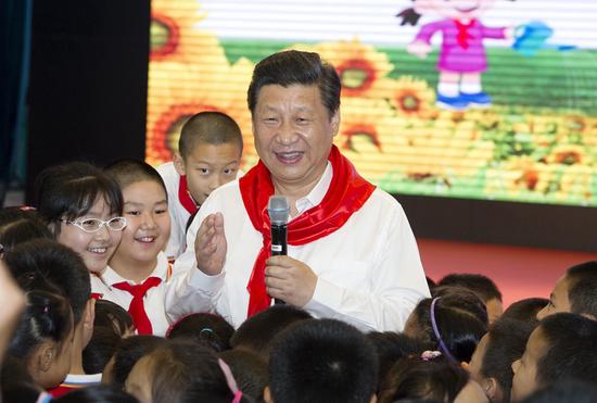2014年5月30日,习近平总书记来到北京市海淀区民族小学,参加庆祝“六一”国际儿童节活动。新华社记者 谢环驰 摄