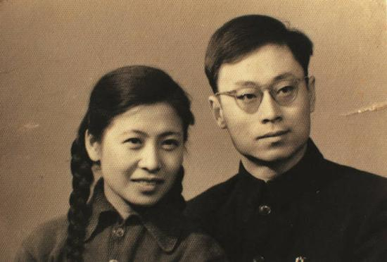  于敏与夫人孙玉芹的结婚照