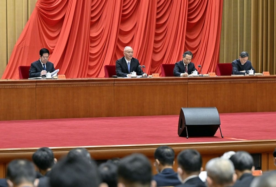 &nbsp;4月3日，学习贯彻习近平新时代中国特色社会主义思想主题教育工作会议在北京召开。中共中央政治局常委、中央学习贯彻习近平新时代中国特色社会主义思想主题教育领导小组组长蔡奇作总结讲话。新华社记者 殷博古 摄